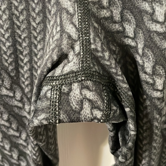 Aerie Chill Play Move Gray Braid/Chain Print High Waisted 7/8 Leggings Medium - Picture 6 of 9